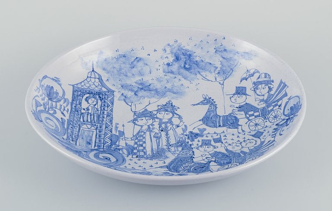 Bjørn Wiinblad for Det Blå Hus, Denmark. Large oval ceramic bowl hand-painted in blue. - 3