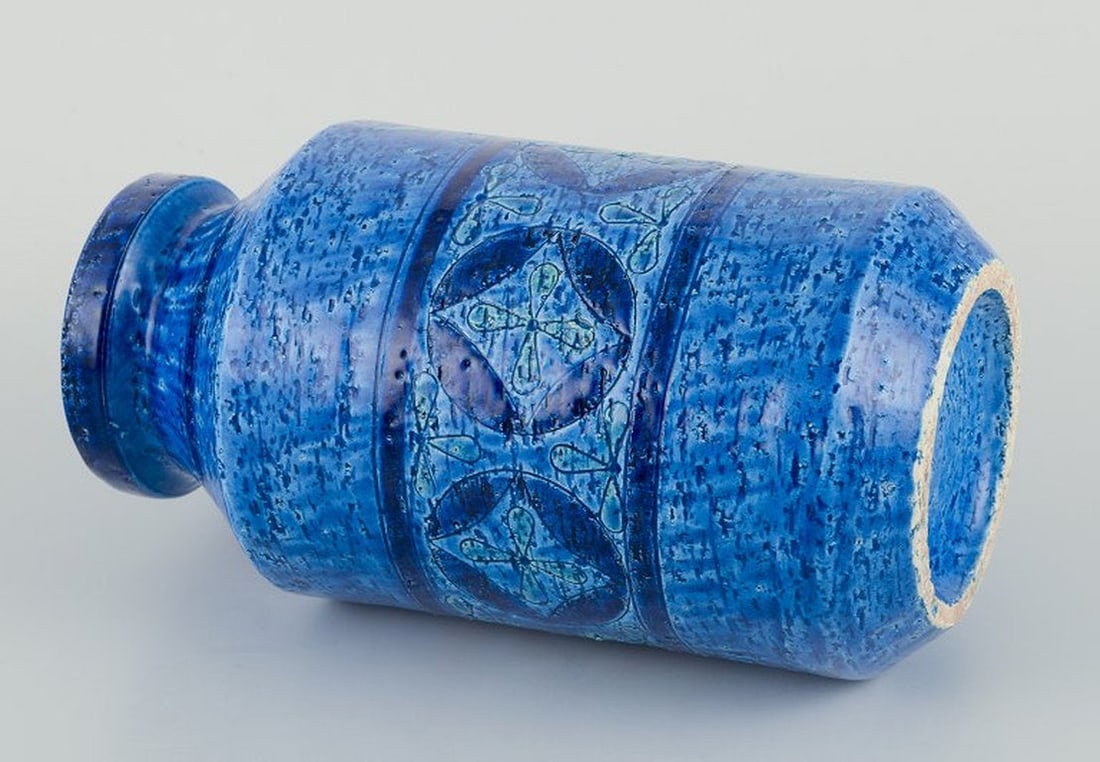 Aldo Londi for Bitossi, Italy. Large vase in Rimini blue glazed ceramic with geometric patterns. - 6