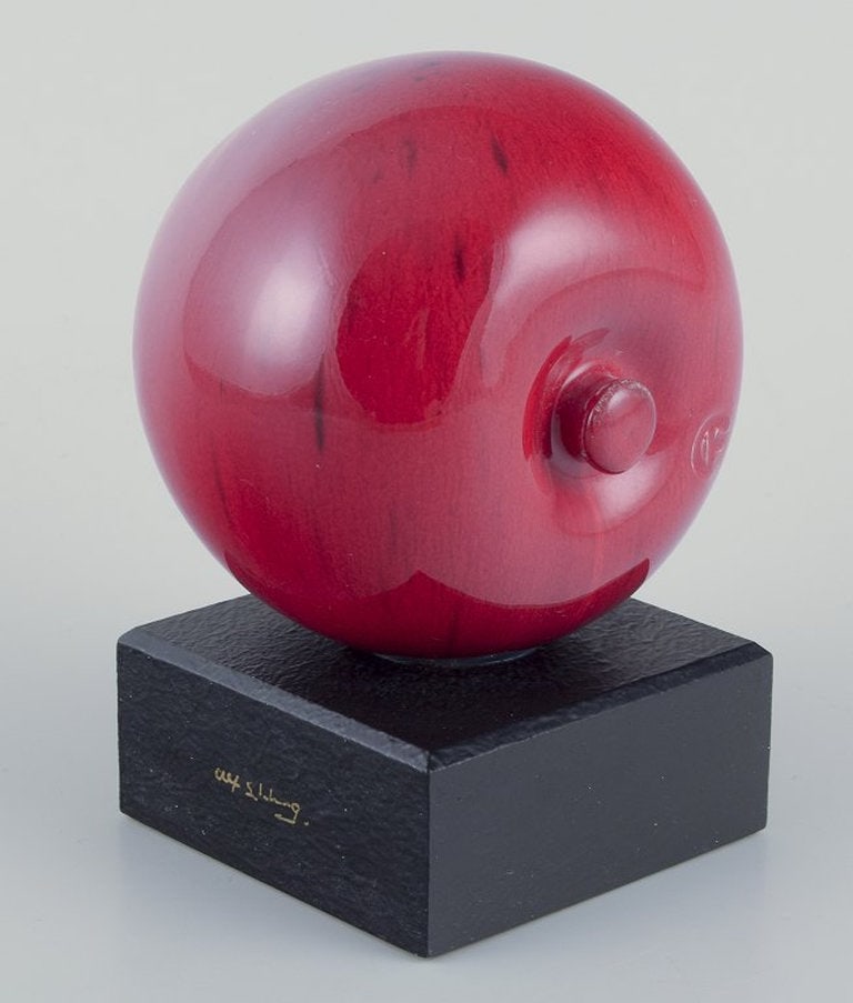 Alf Ekberg, Swedish ceramicist. Own studio. Ceramic apple on wooden base. 1980/90s. - 3