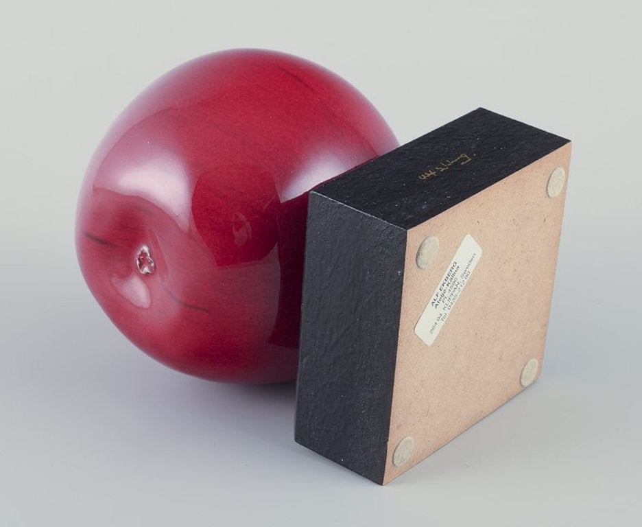 Alf Ekberg, Swedish ceramicist. Own studio. Ceramic apple on wooden base. 1980/90s. - 8