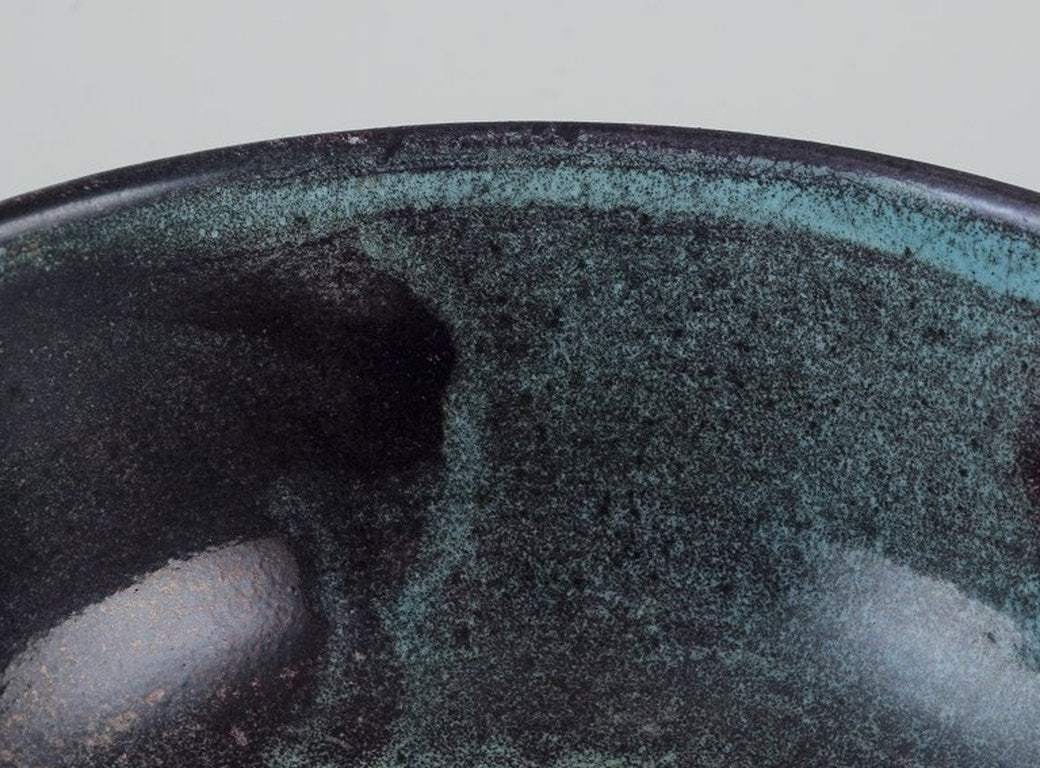 Svend Hammershøi for Kähler, Denmark. Ceramic bowl with black-green double glaze. Circa - 4