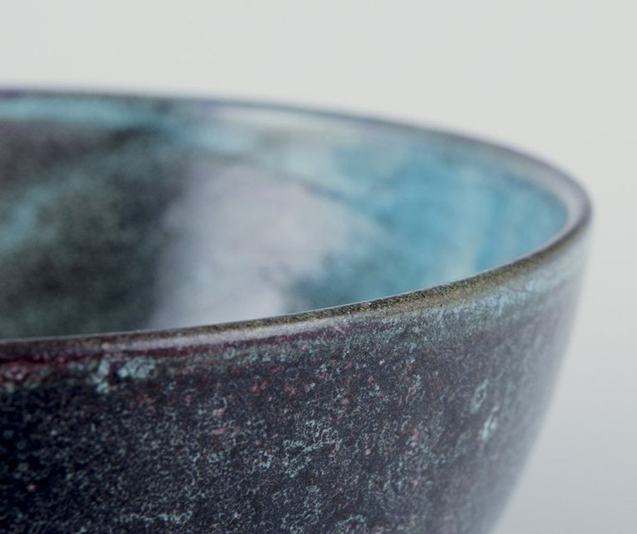 Svend Hammershøi for Kähler, Denmark. Ceramic bowl with black-green double glaze. Circa - 5
