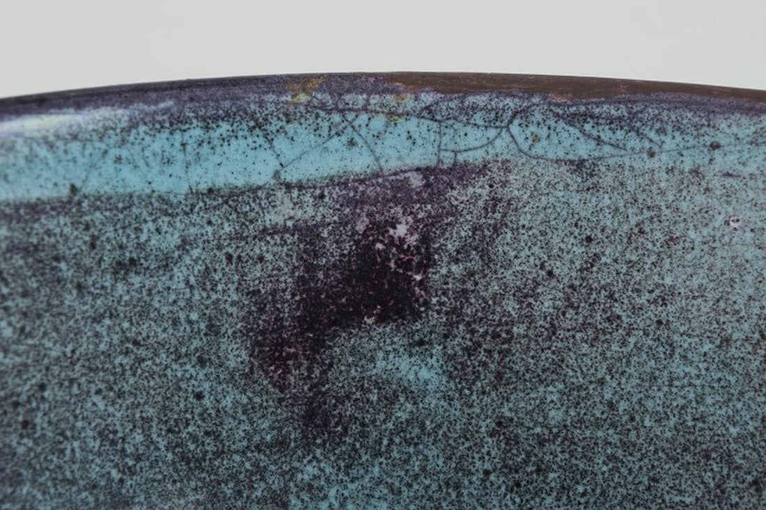 Svend Hammershøi for Kähler, Denmark. Ceramic bowl with black-green double glaze. Circa - 6