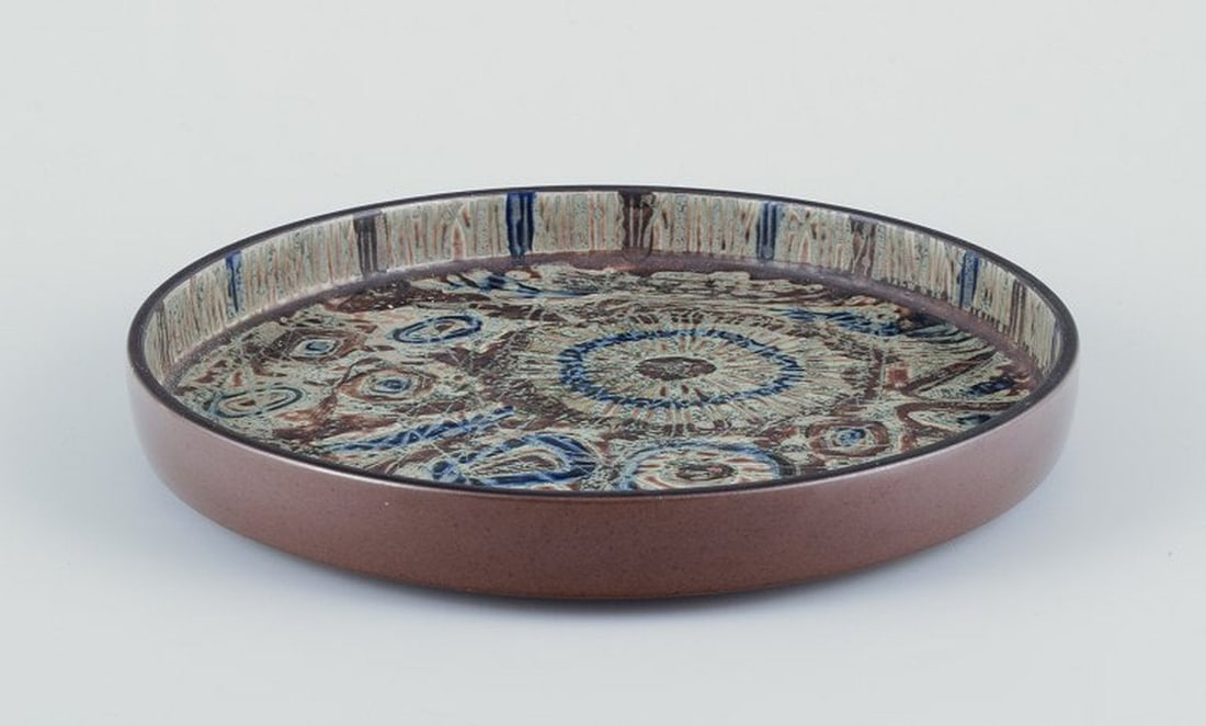 Niels Thorsson for Royal Copenhagen. Low 'Baca' bowl in earthenware. Ca. 1970. - 3