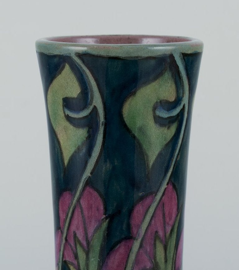 Zuid-Holland, Gouda. Unique Art Nouveau vase in glazed ceramic with hand-painted floral motifs. - 3