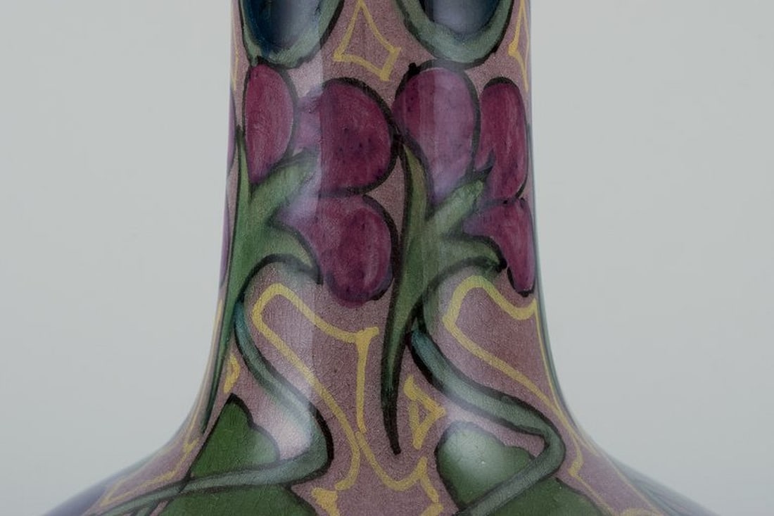 Zuid-Holland, Gouda. Unique Art Nouveau vase in glazed ceramic with hand-painted floral motifs. - 5