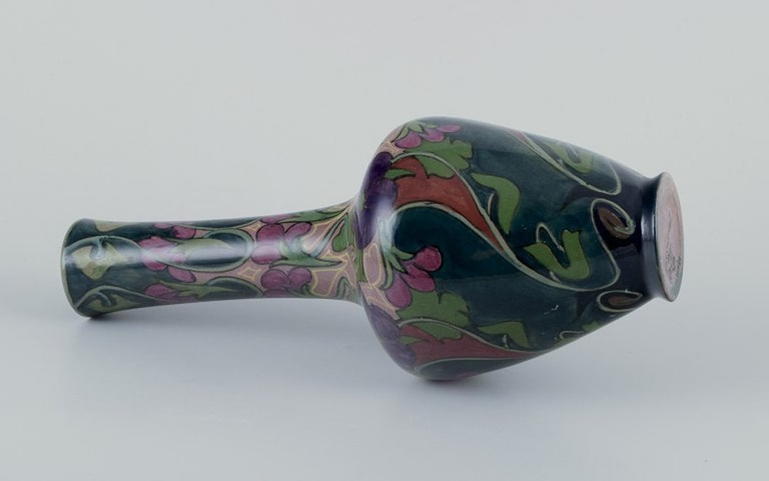 Zuid-Holland, Gouda. Unique Art Nouveau vase in glazed ceramic with hand-painted floral motifs. - 6