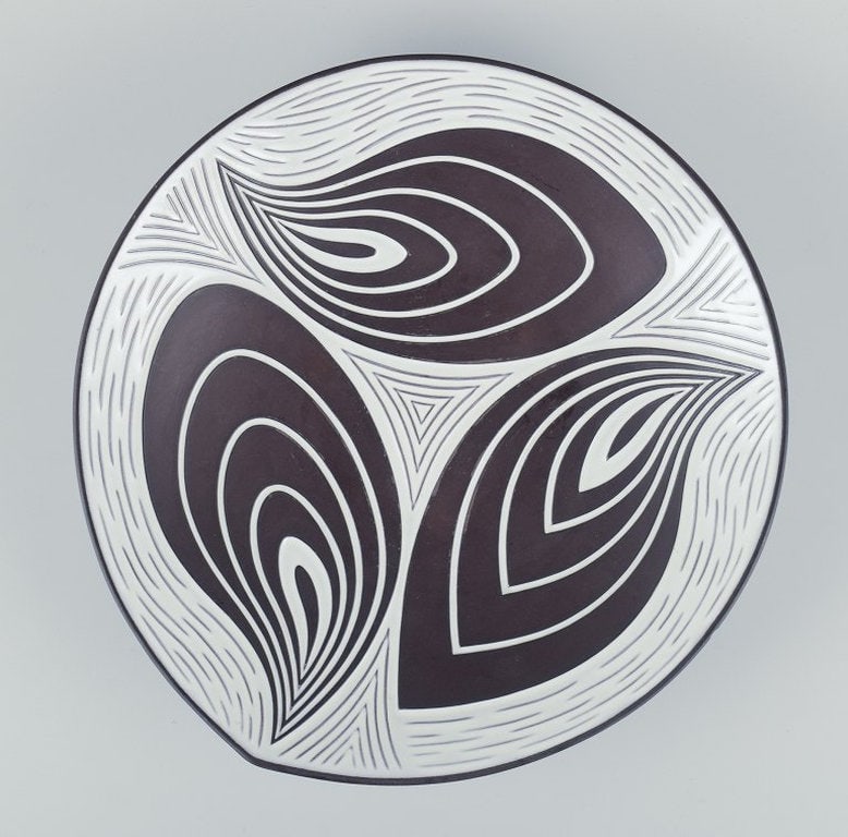 Schollert, Denmark. Large ceramic bowl in modernist style. 1970s. - 4