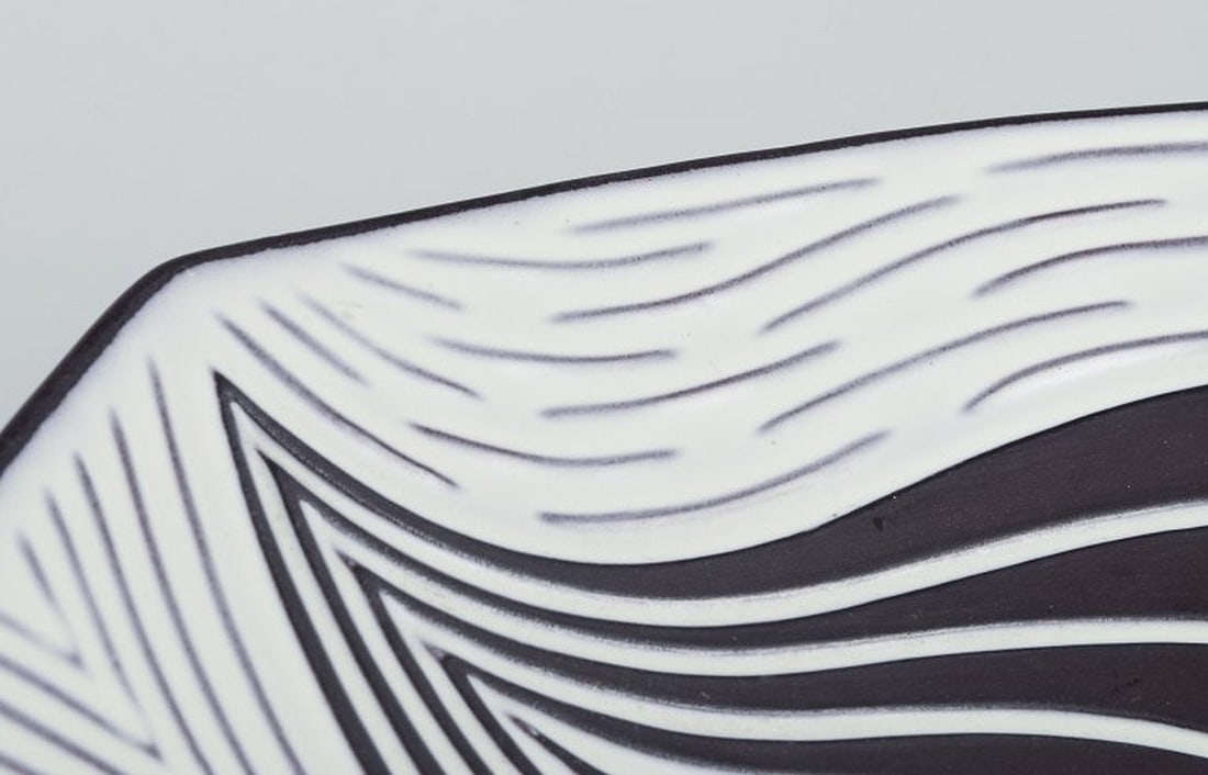 Schollert, Denmark. Large ceramic bowl in modernist style. 1970s. - 6