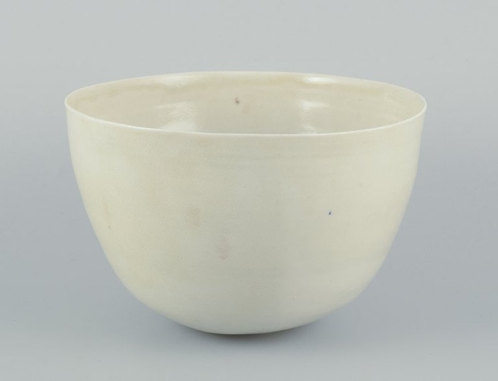 European studio ceramicist. Large unique ceramic bowl. Circa 1980s. - 3