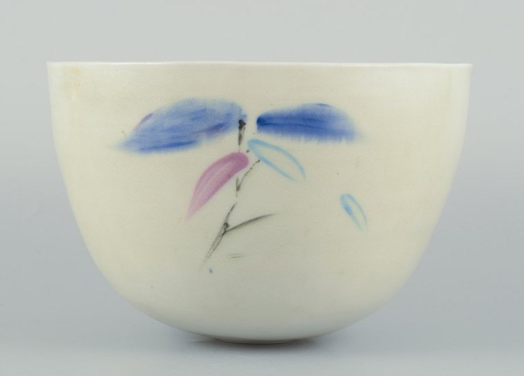 European studio ceramicist. Large unique ceramic bowl. Circa 1980s. - 4