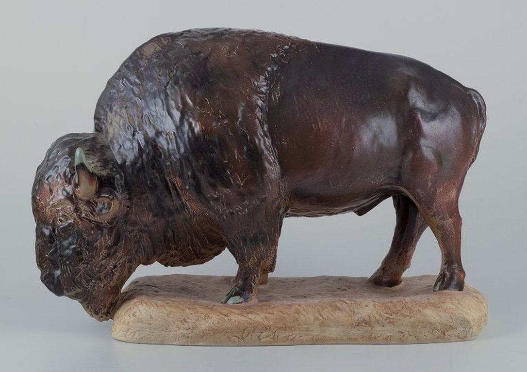 Kuno Norvark for Bing and Grondahl. Colossal and rare bison box in glazed stoneware. Mid 20th - 3