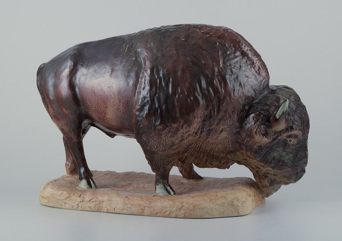 Kuno Norvark for Bing and Grondahl. Colossal and rare bison box in glazed stoneware. Mid 20th - 4