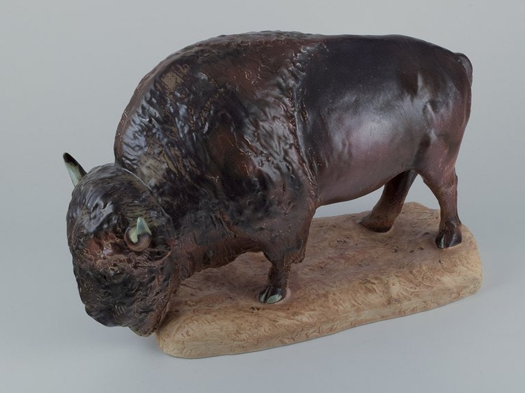 Kuno Norvark for Bing and Grondahl. Colossal and rare bison box in glazed stoneware. Mid 20th - 7