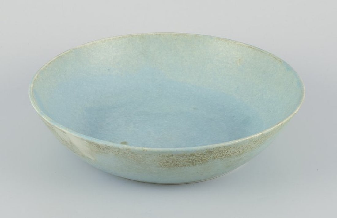 European studio ceramicist. Very large ceramic bowl. Ca. 1980s. - 2