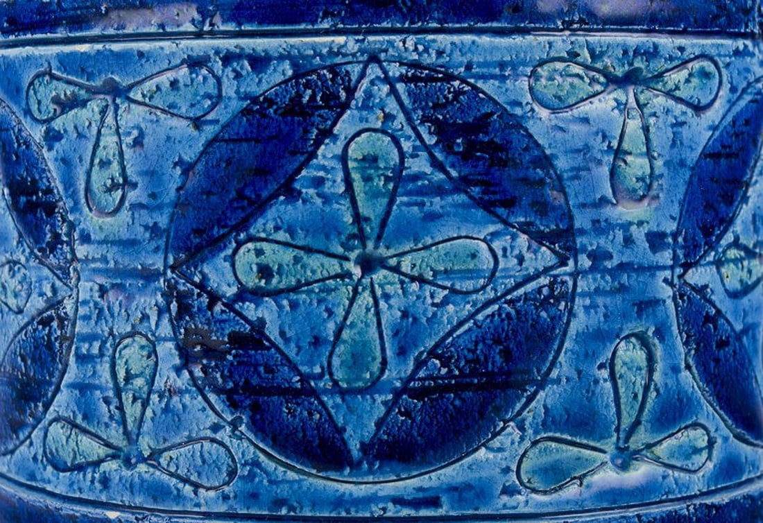 Aldo Londi for Bitossi, Italy. Large vase in Rimini blue glazed ceramic with geometric patterns. - 6