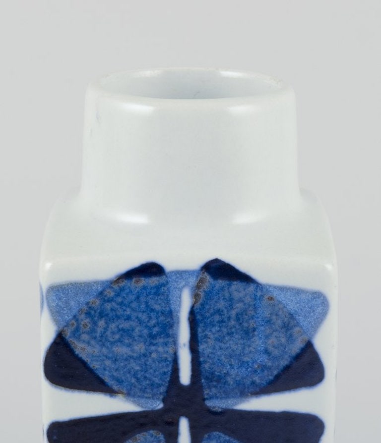 Ellen Malmer for Royal Copenhagen. Square 'Baca' vase in earthenware. 1969-1974. - 4