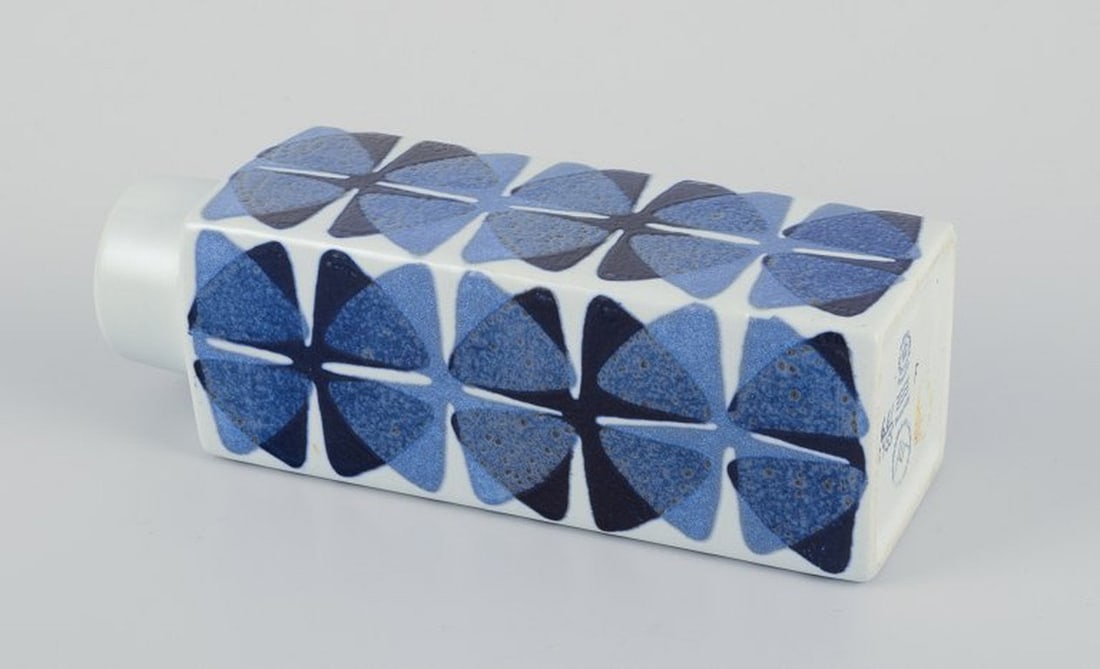 Ellen Malmer for Royal Copenhagen. Square 'Baca' vase in earthenware. 1969-1974. - 6