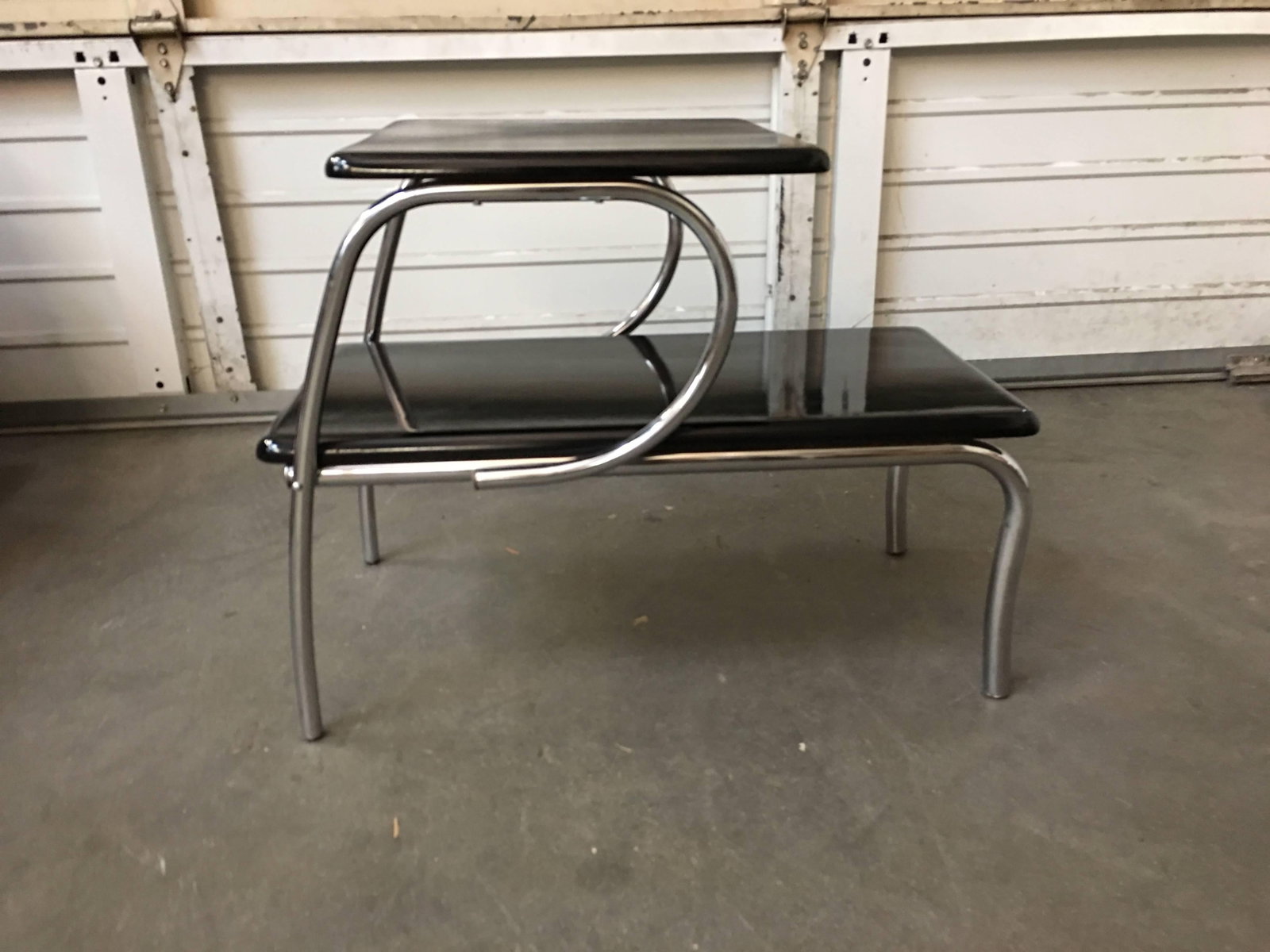 Wolfgang Hoffmann Style Art Deco Chrome Tubular & Lacquer Micarta Side Table - 4