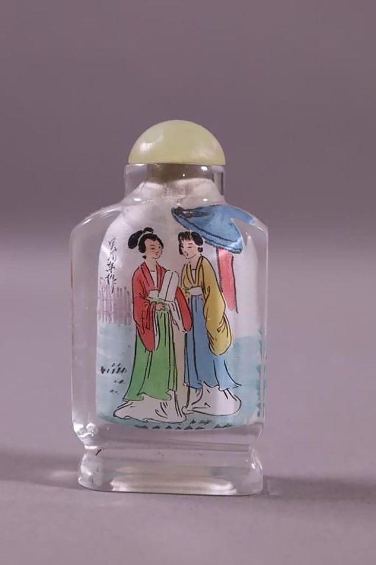 Set of Three Eglomise Reverse Painted Snuff Bottles with Female Portraits - 4