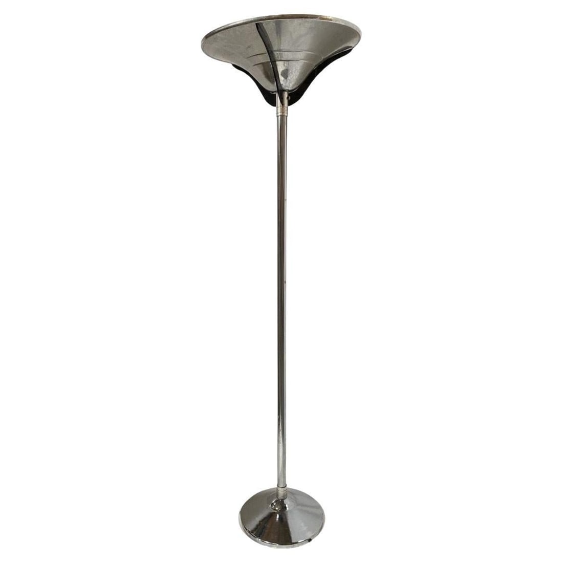 Streamline Chrome Steel Floor Lamp w/ Buttress Braced Saucer Shape: Title: Streamline Chrome Steel Floor Lamp w/ Buttress Braced Saucer Shape Description: This Mid-Century Modern (MCM) floor lamp embodies the sleek and futuristic design sensibilities of the era.