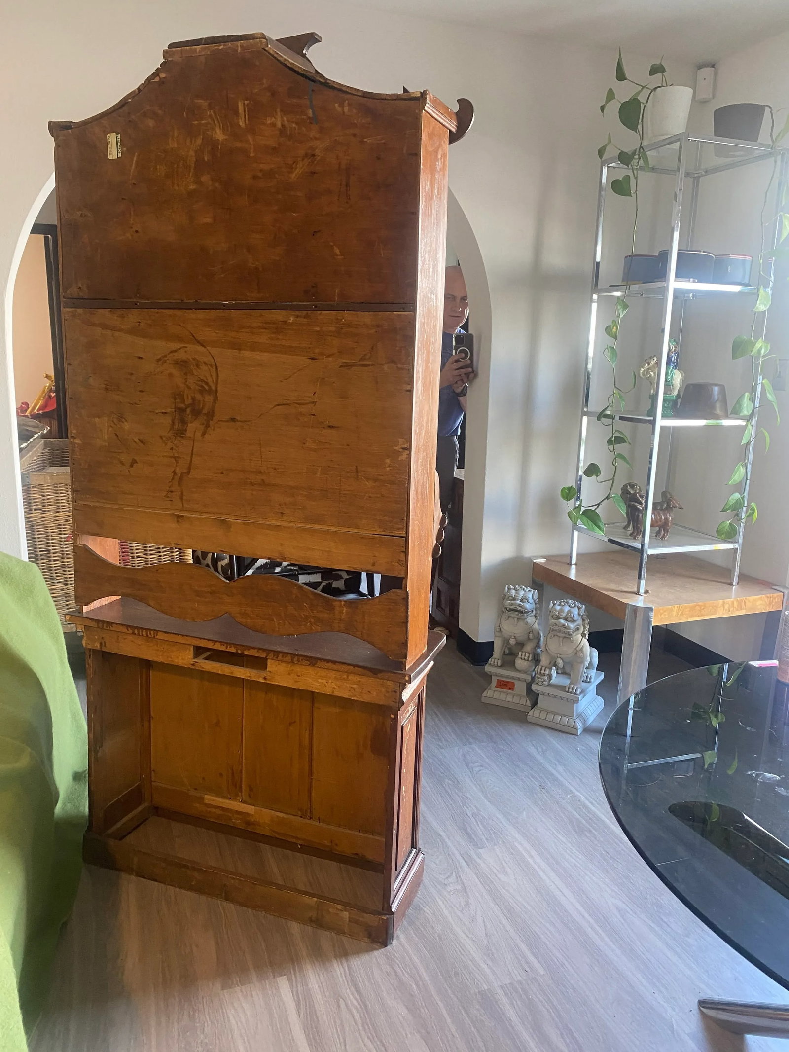 Vintage Chinoiserie Chippendale Style Display Cabinet With Pagoda Top Detailing - 12
