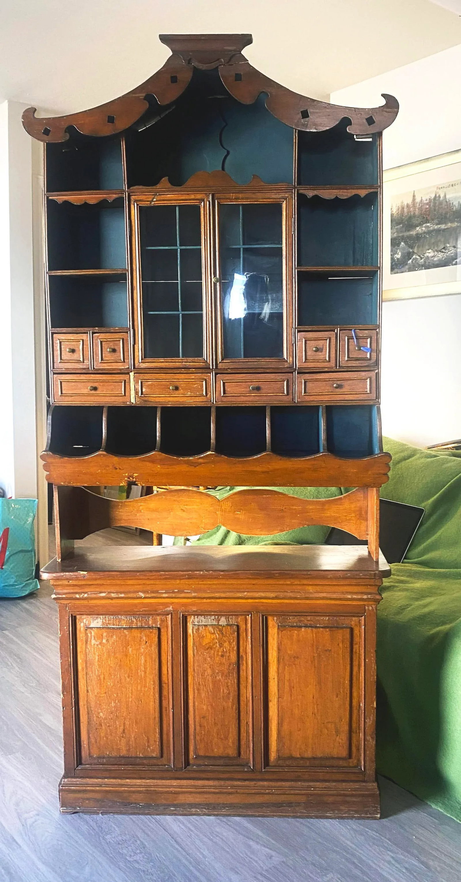 Vintage Chinoiserie Chippendale Style Display Cabinet With Pagoda Top Detailing - 13