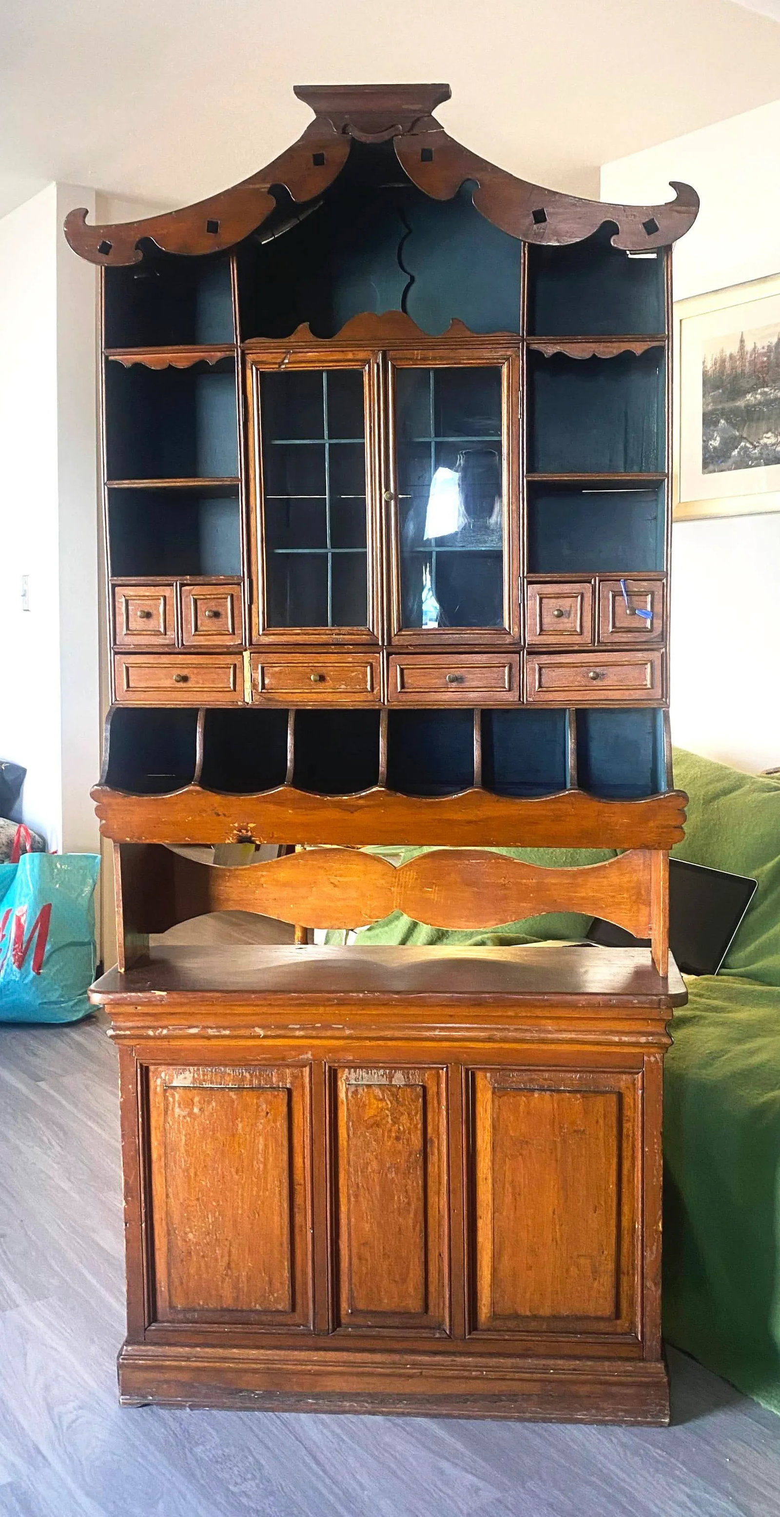 Vintage Chinoiserie Chippendale Style Display Cabinet With Pagoda Top Detailing - 6