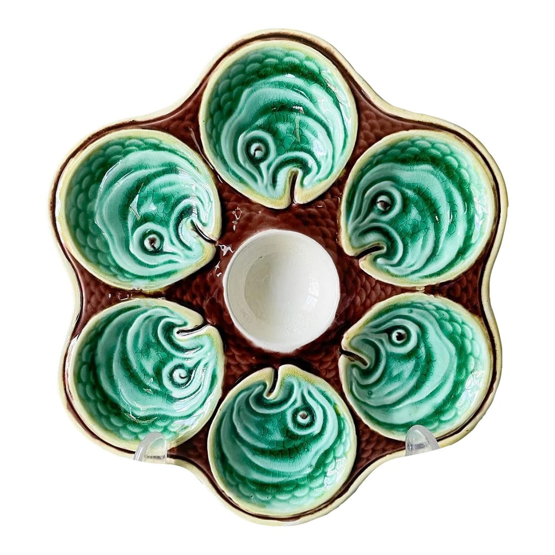 19th Century Wedgwood Majolica Fish Heads Oyster Plate: A small 19th century English Wedgwood majolica oyster plate having six wells with green fish head motif surrounding a central white well. Brown ground molded as fish scales with yellow as an accent