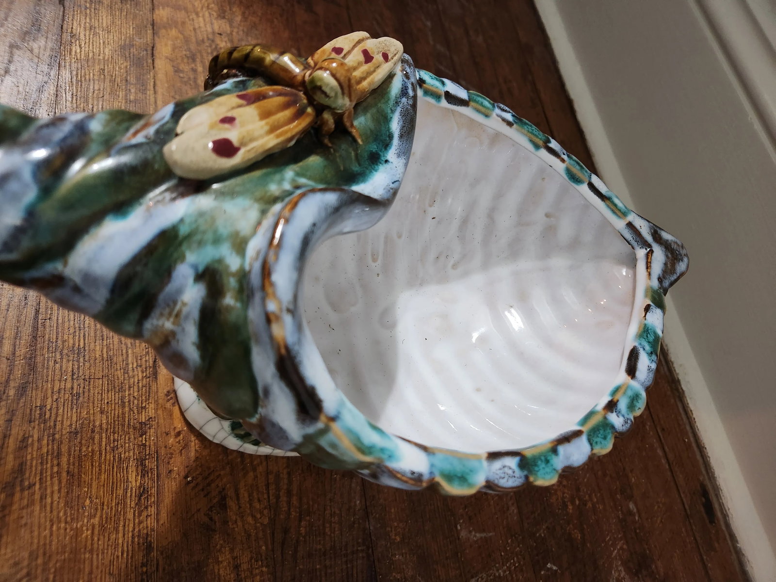 Mid 20th Century French Majolica Style Hand Painted Planter With Frogs, Dragonfly and Sea Shell - 10