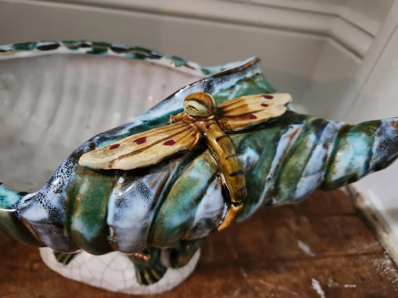 Mid 20th Century French Majolica Style Hand Painted Planter With Frogs, Dragonfly and Sea Shell - 2