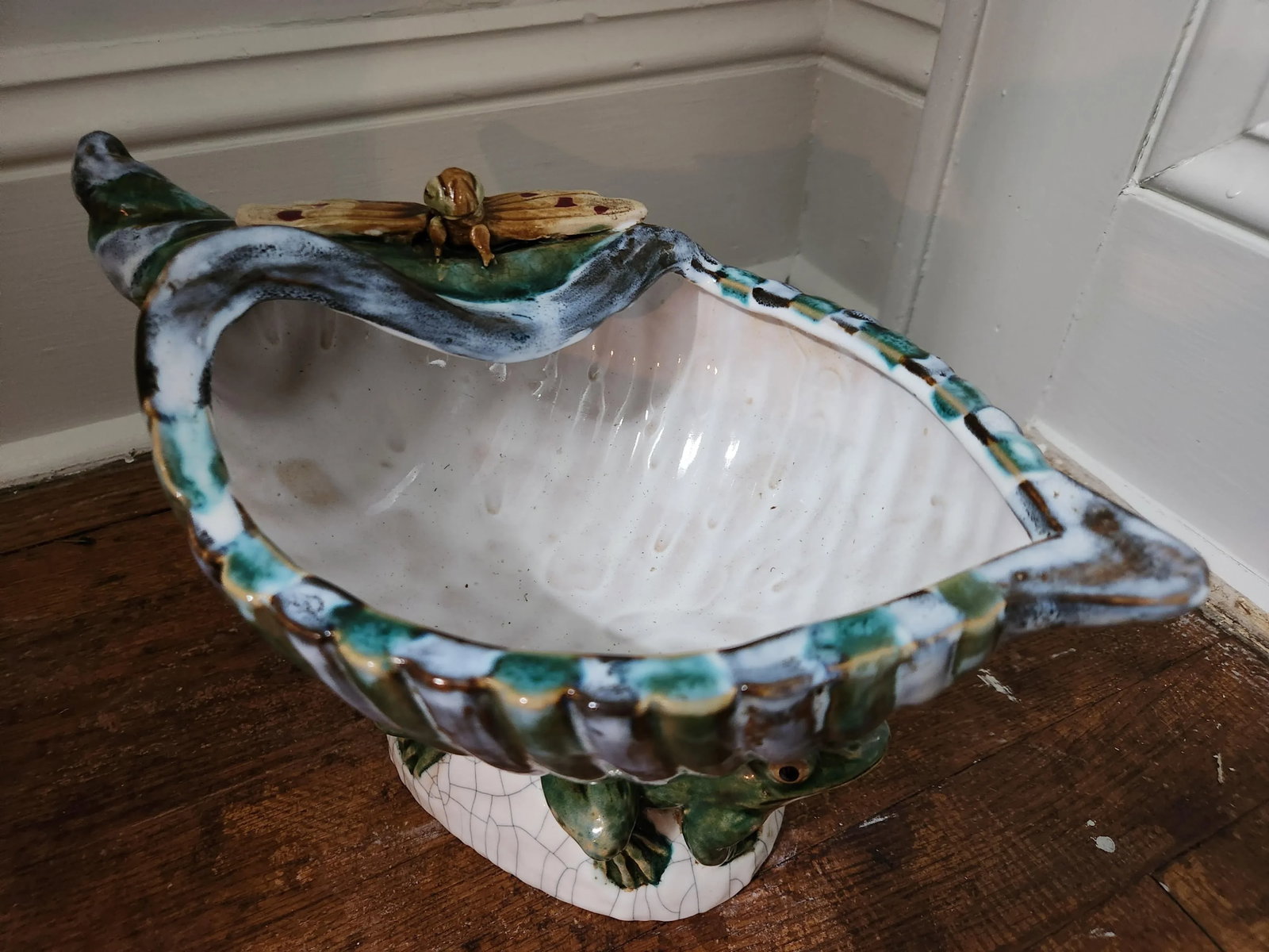 Mid 20th Century French Majolica Style Hand Painted Planter With Frogs, Dragonfly and Sea Shell - 7