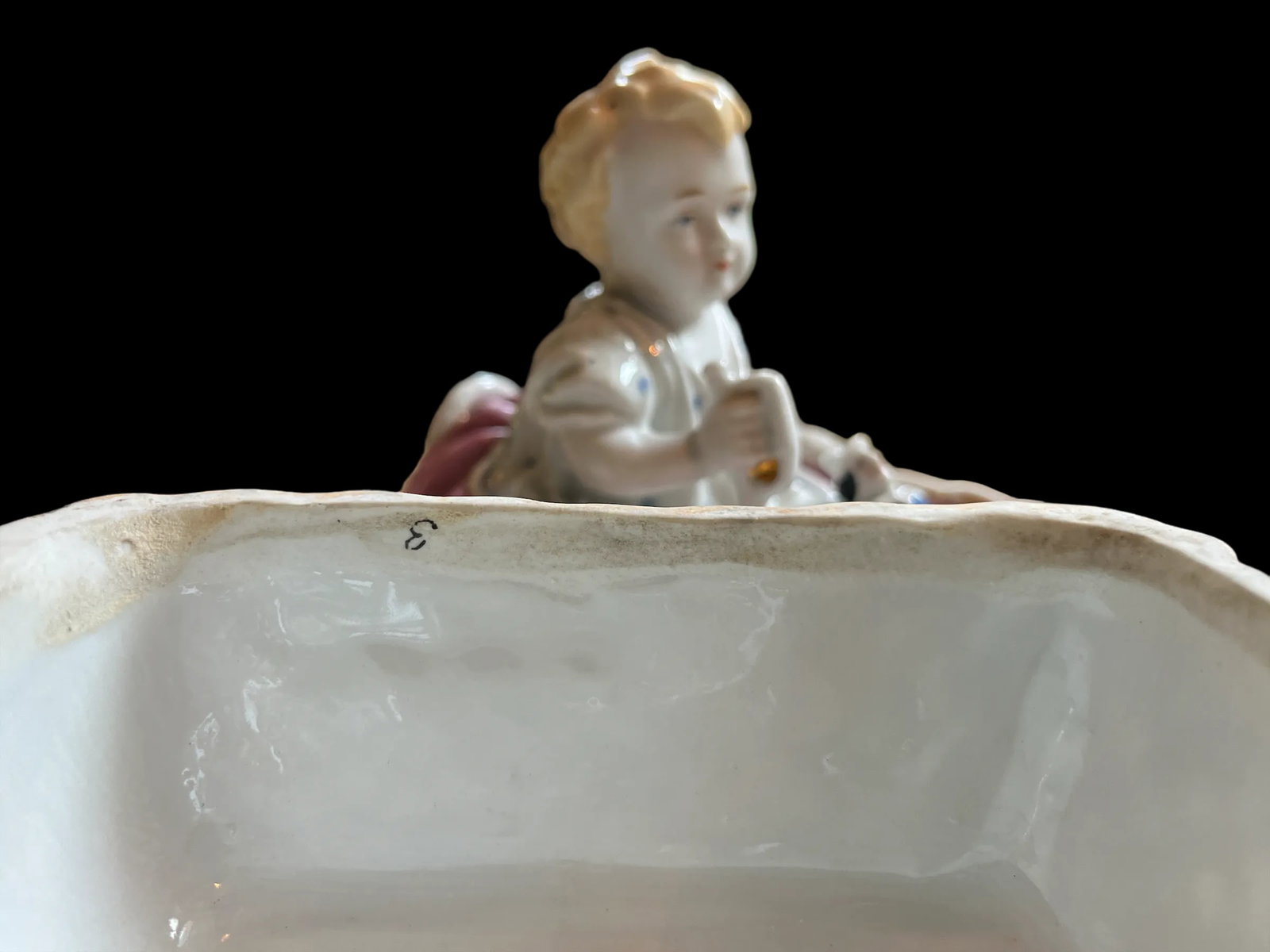 Antique 1880s Porcelain Fairing Trinket Memento Box Baby in Basket - 8