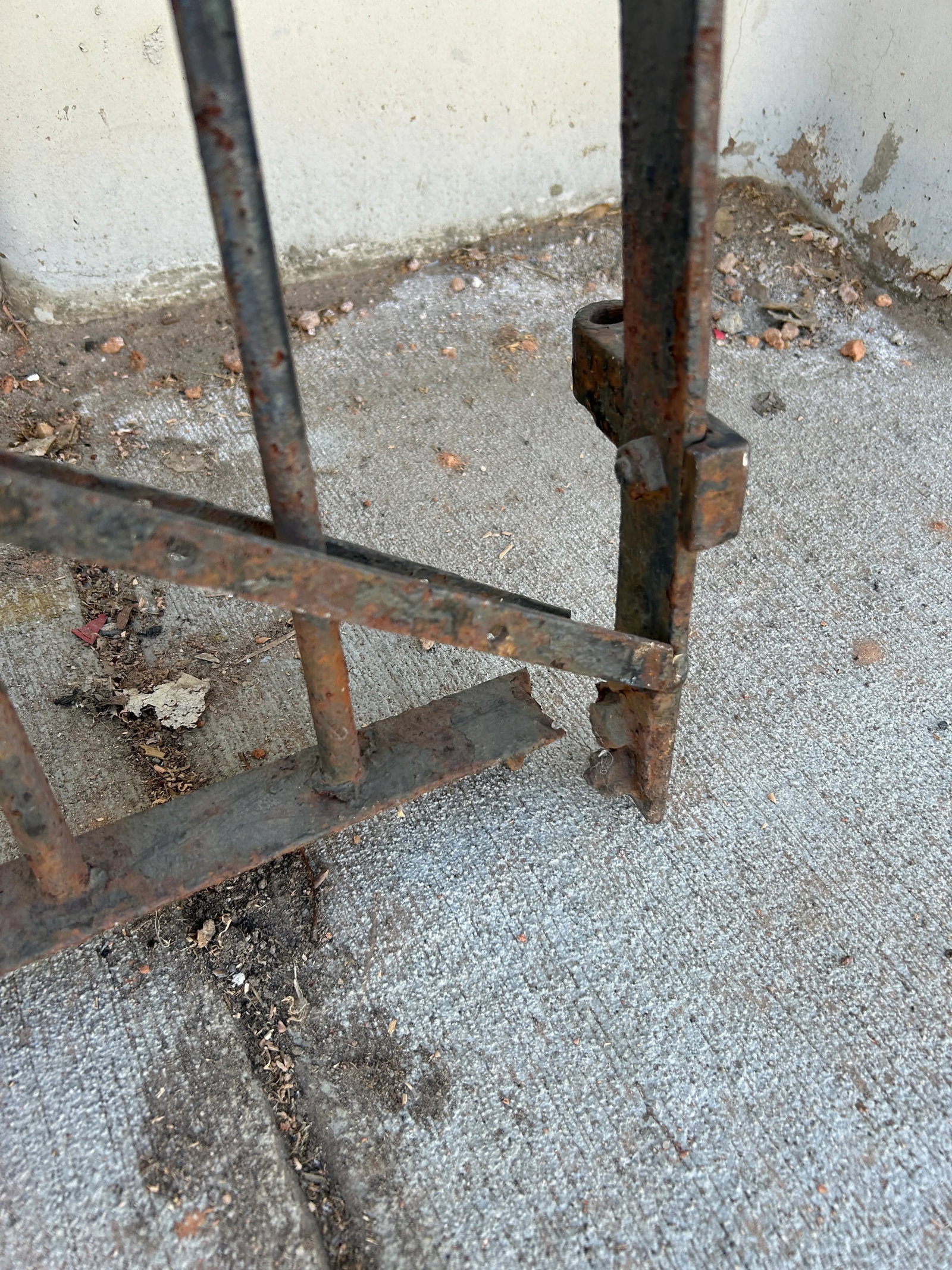 Antique Rustic Wrought Iron Painted Gate - 7