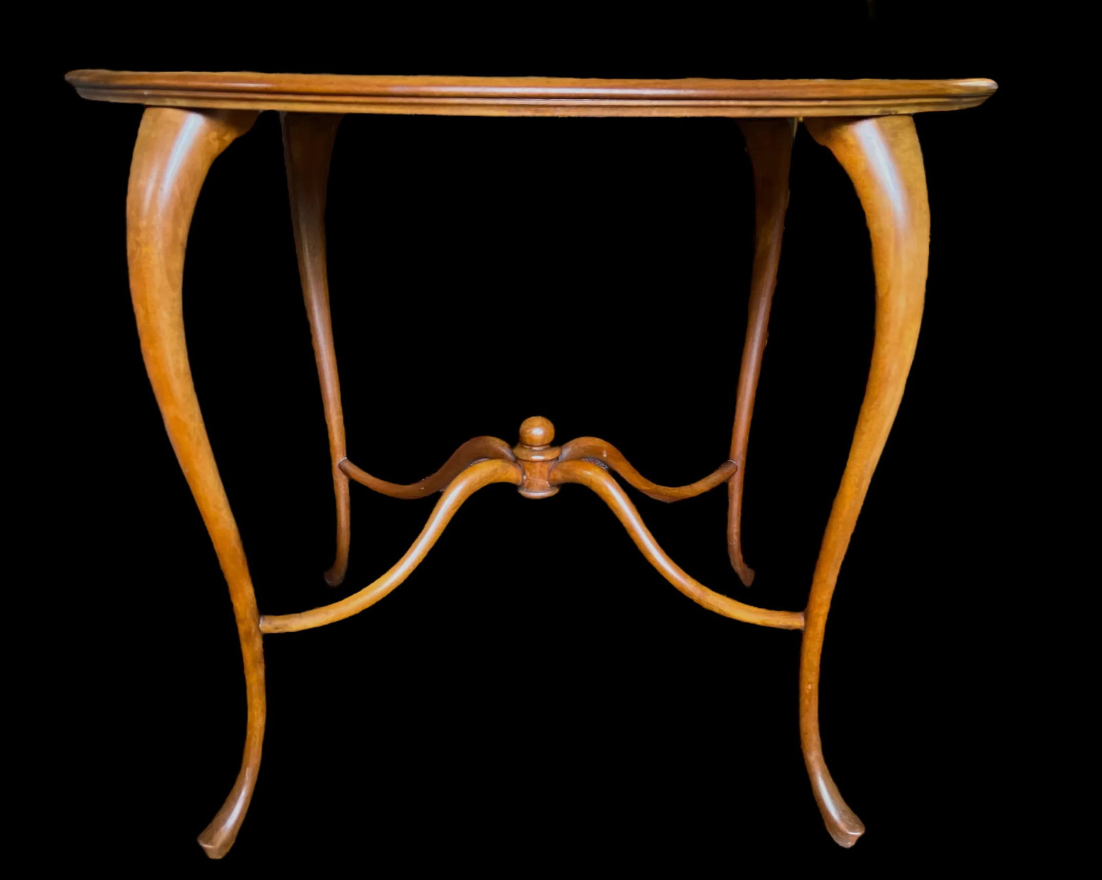 Late 19th Century Oak Oval Accent, Side, Entry, Hall or Tea Table With Cabriole Legs and Ornate Stre - 3