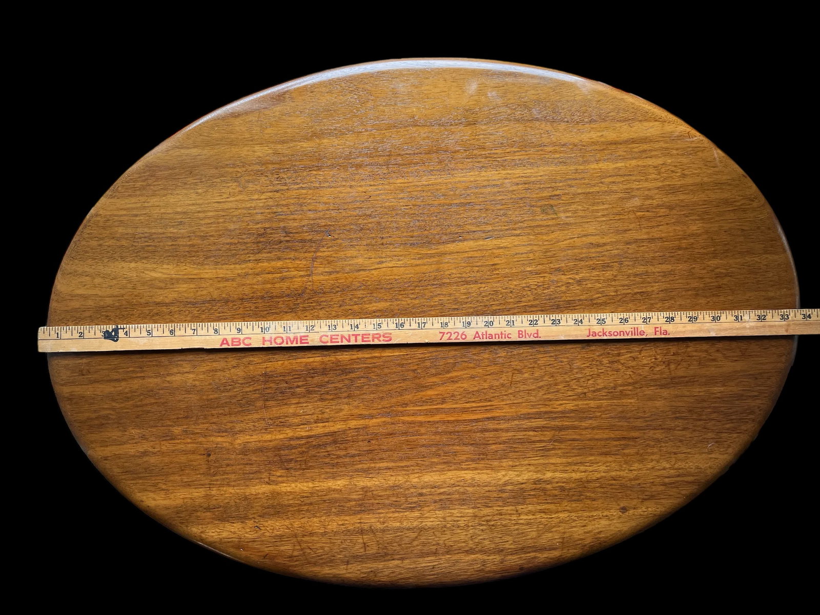 Late 19th Century Oak Oval Accent, Side, Entry, Hall or Tea Table With Cabriole Legs and Ornate Stre - 5