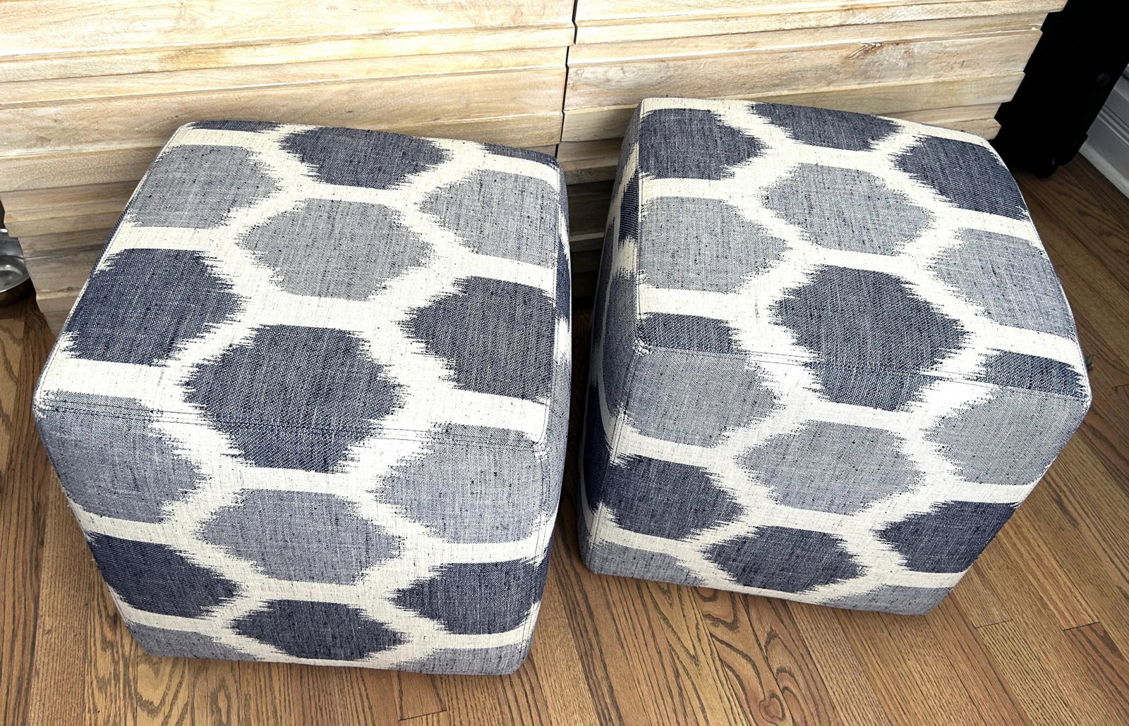 Lee Industries Cabot Denim Woven Ikat Honeycomb Pattern Fabric Cover Rolling Cocktail Ottoman Stool, - 2