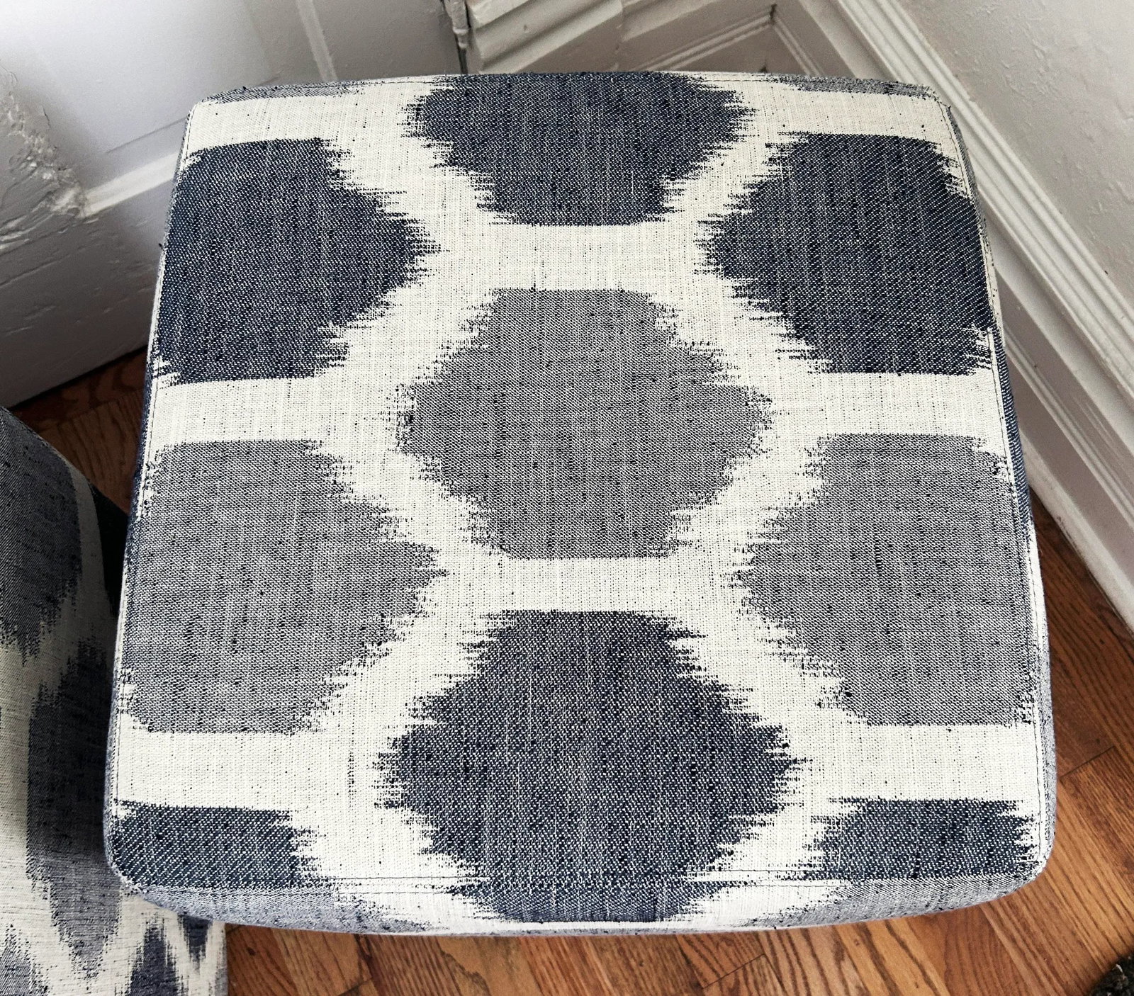 Lee Industries Cabot Denim Woven Ikat Honeycomb Pattern Fabric Cover Rolling Cocktail Ottoman Stool, - 3