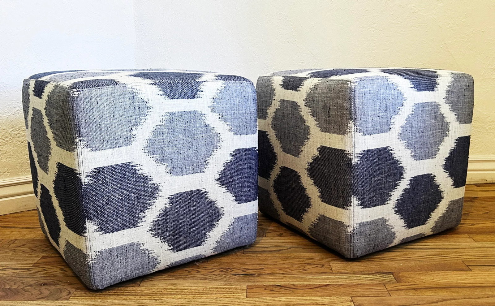 Lee Industries Cabot Denim Woven Ikat Honeycomb Pattern Fabric Cover Rolling Cocktail Ottoman Stool, - 6
