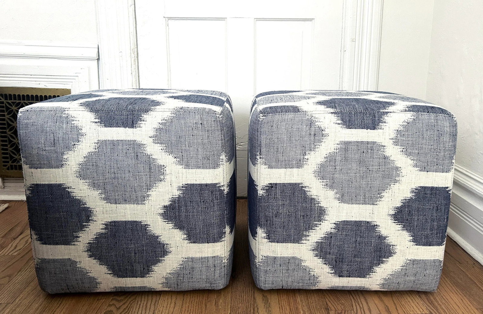 Lee Industries Cabot Denim Woven Ikat Honeycomb Pattern Fabric Cover Rolling Cocktail Ottoman Stool, - 9