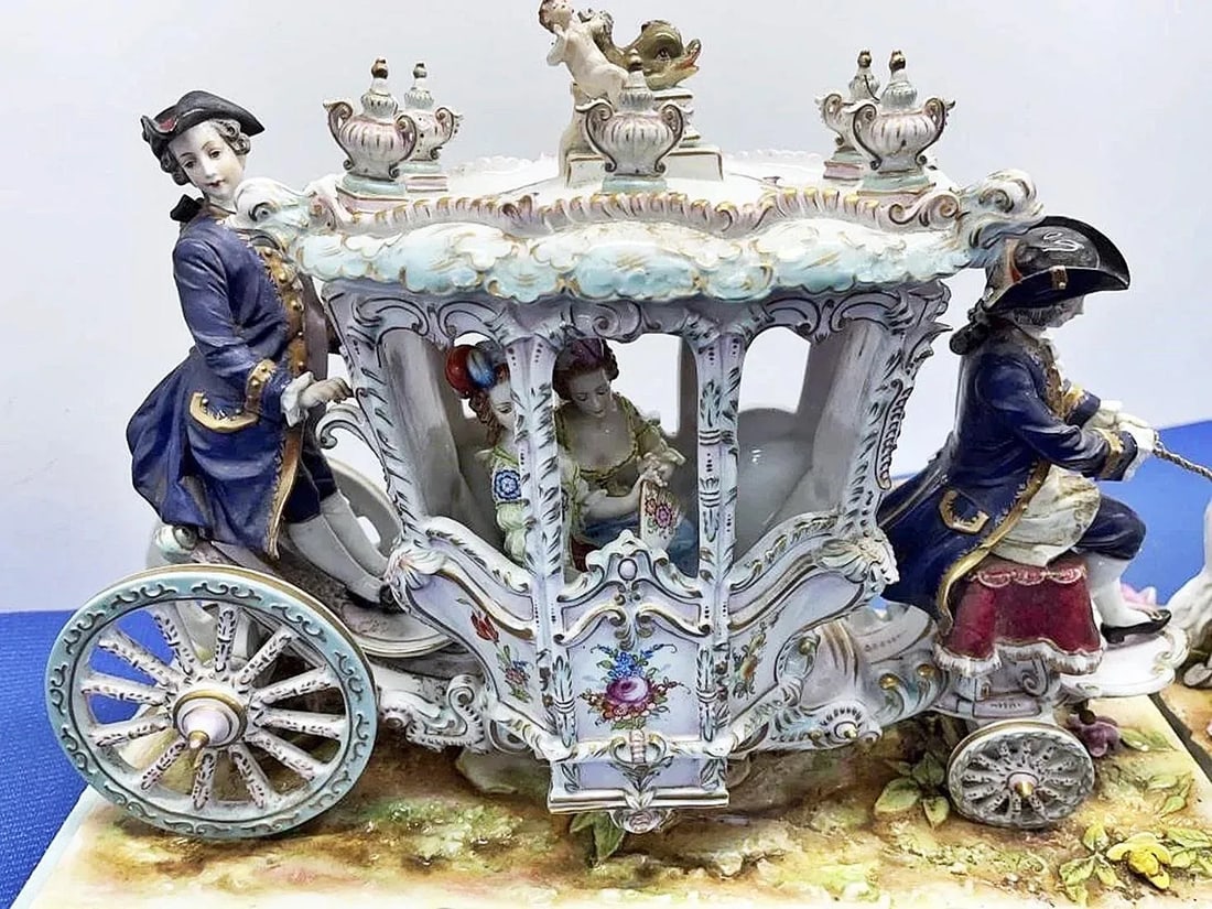 Late 19th Century Capodimonte Style Luigi Fabris Monumental Porcelain Coach - 3