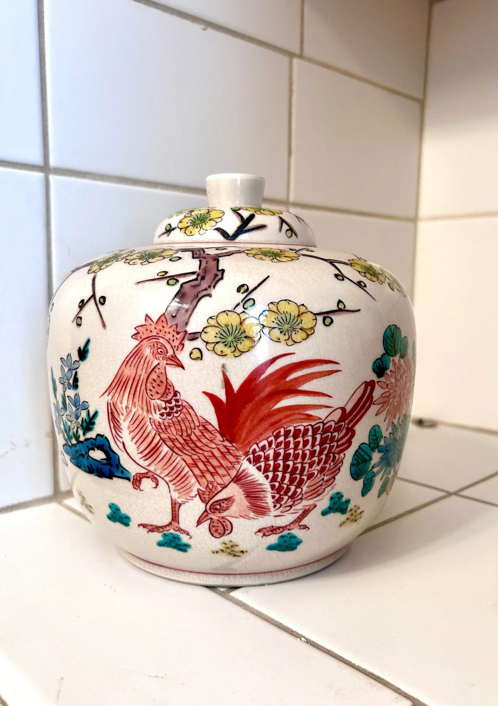 Vintage Chinoiserie Ceramic Porcelain Jar With Rooster, Hen and Flowers - 2