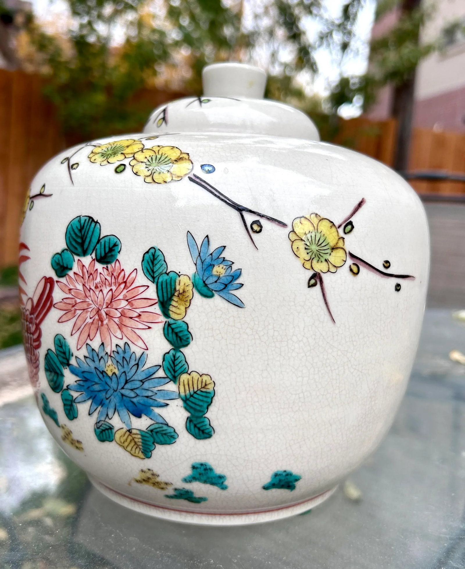 Vintage Chinoiserie Ceramic Porcelain Jar With Rooster, Hen and Flowers - 4