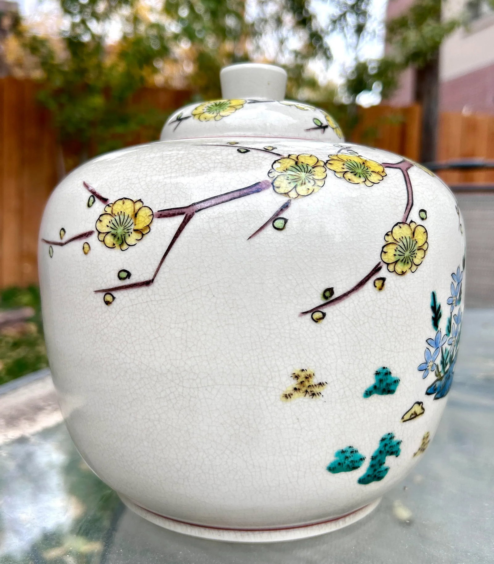 Vintage Chinoiserie Ceramic Porcelain Jar With Rooster, Hen and Flowers - 6