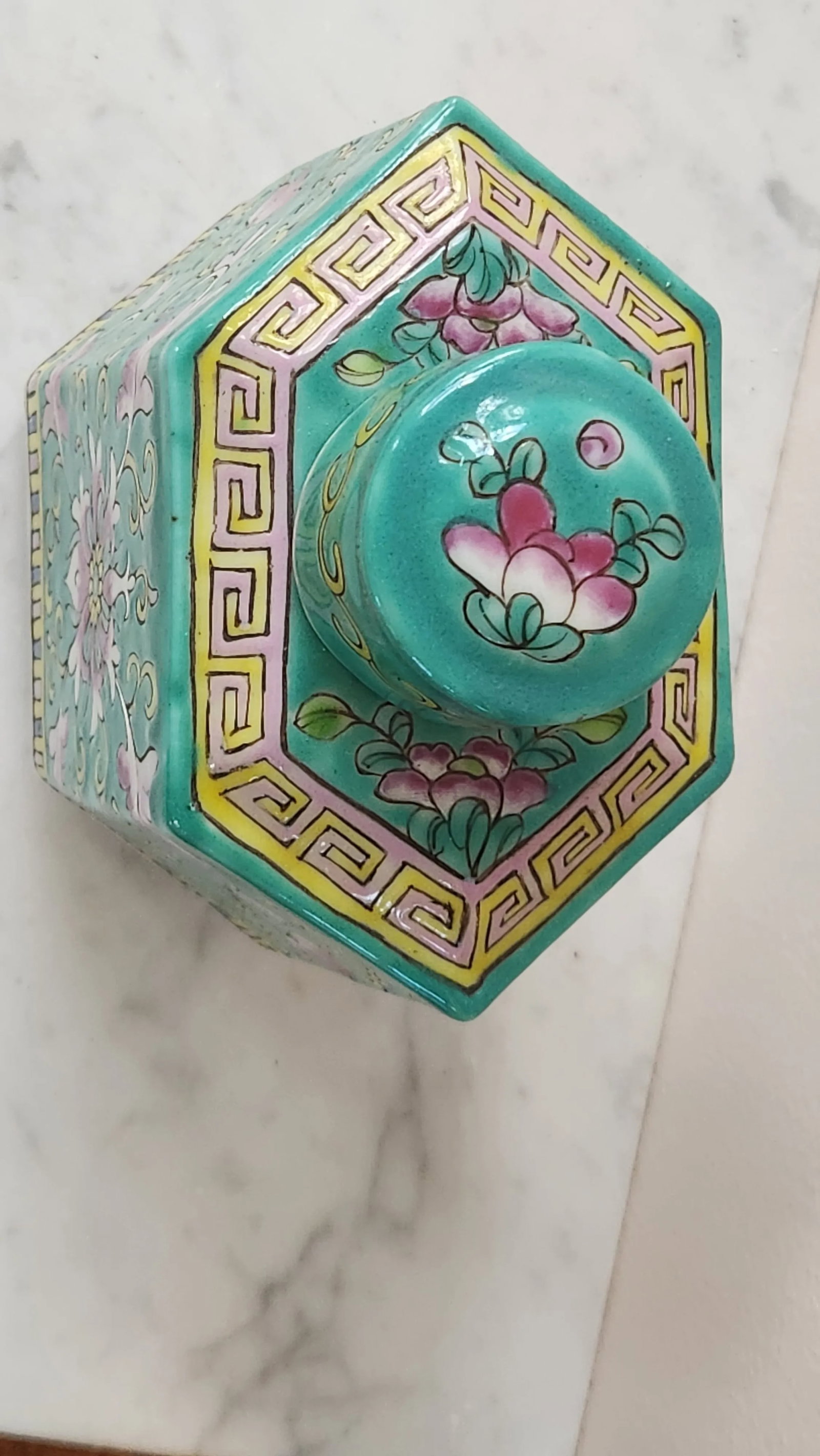 Vintage Chinese Porcelain Famille Verde Enamel Floral Motif Footed Tea Caddy - 3