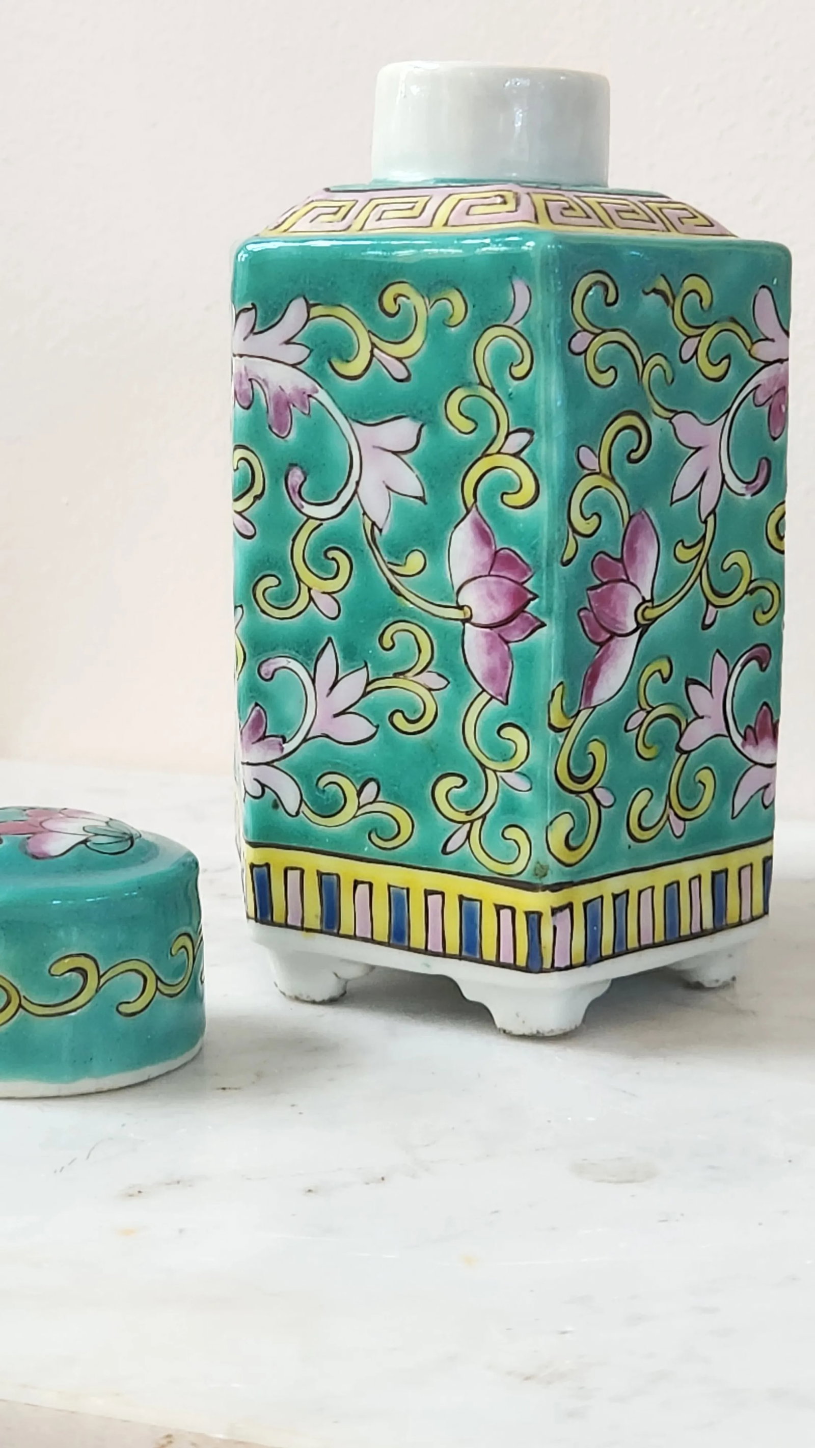 Vintage Chinese Porcelain Famille Verde Enamel Floral Motif Footed Tea Caddy - 4
