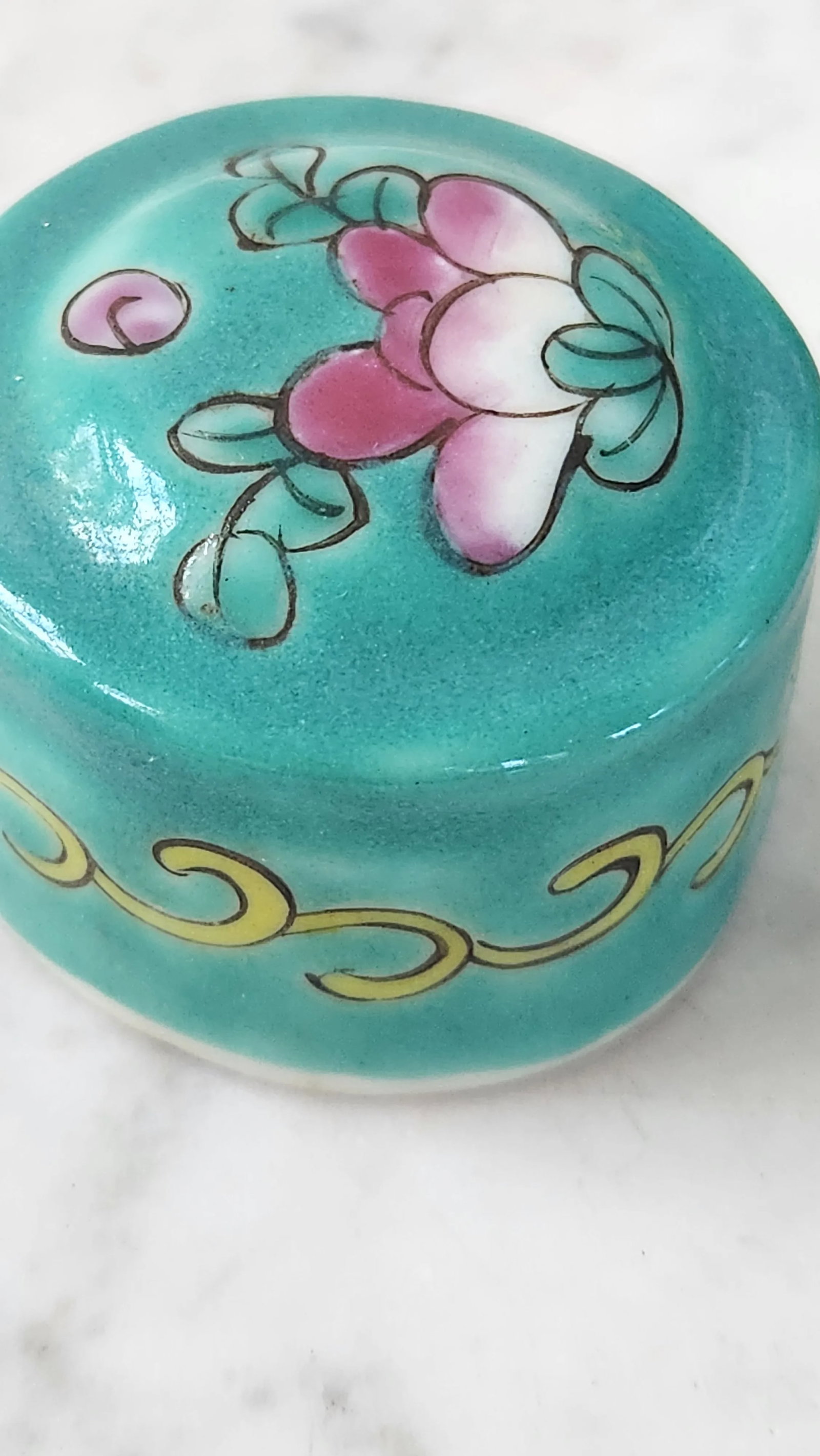 Vintage Chinese Porcelain Famille Verde Enamel Floral Motif Footed Tea Caddy - 6