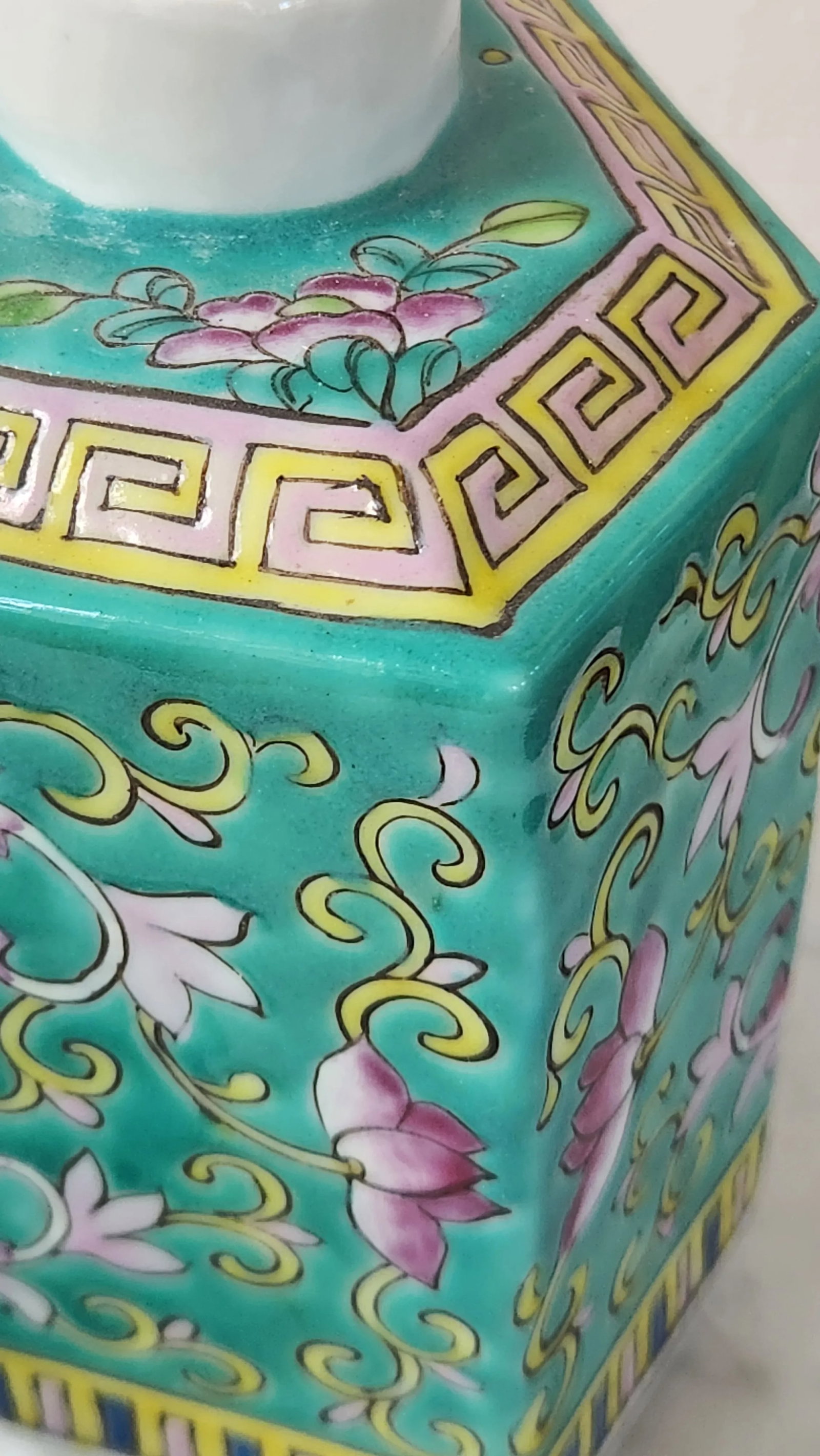 Vintage Chinese Porcelain Famille Verde Enamel Floral Motif Footed Tea Caddy - 7