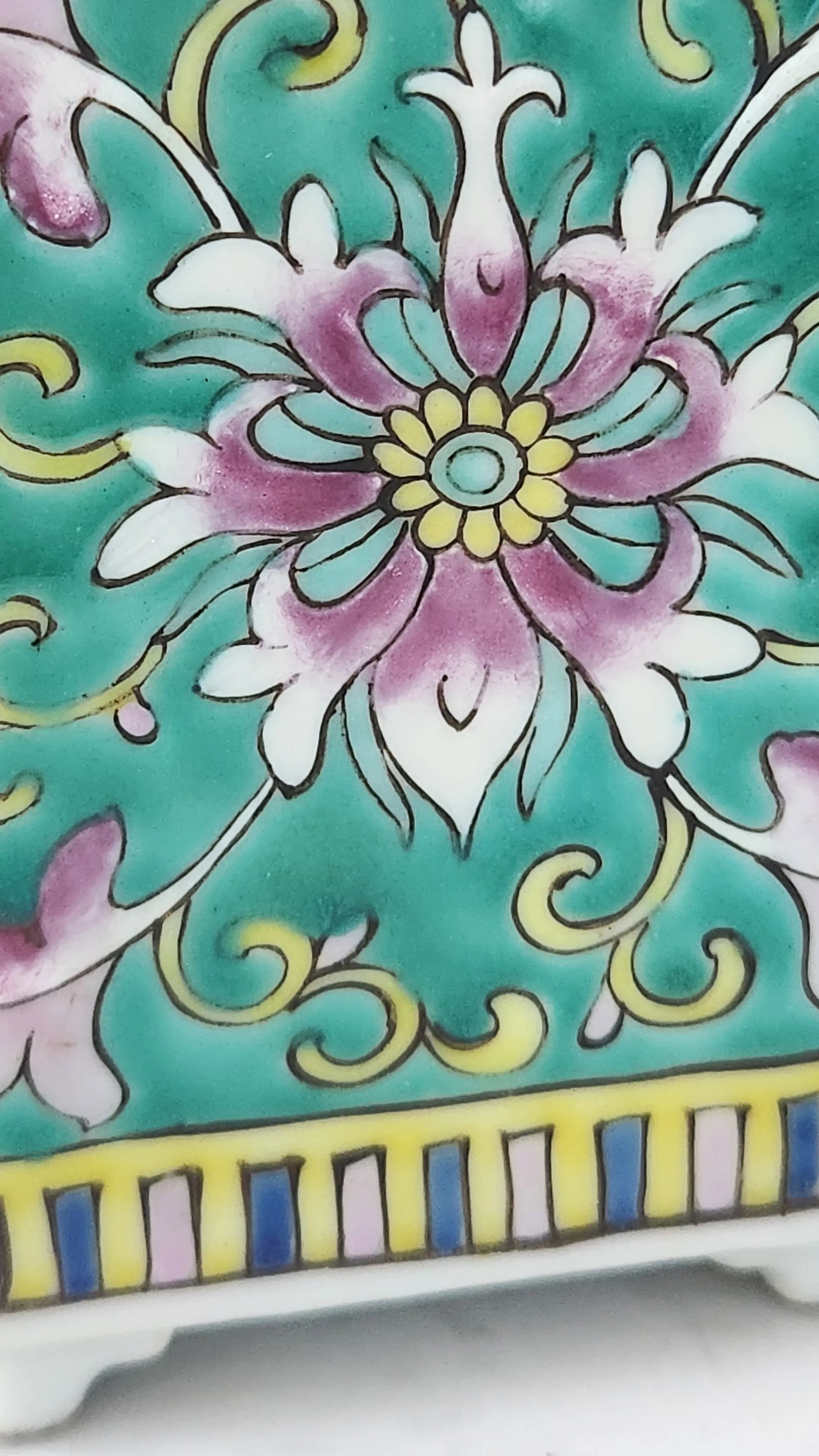 Vintage Chinese Porcelain Famille Verde Enamel Floral Motif Footed Tea Caddy - 8