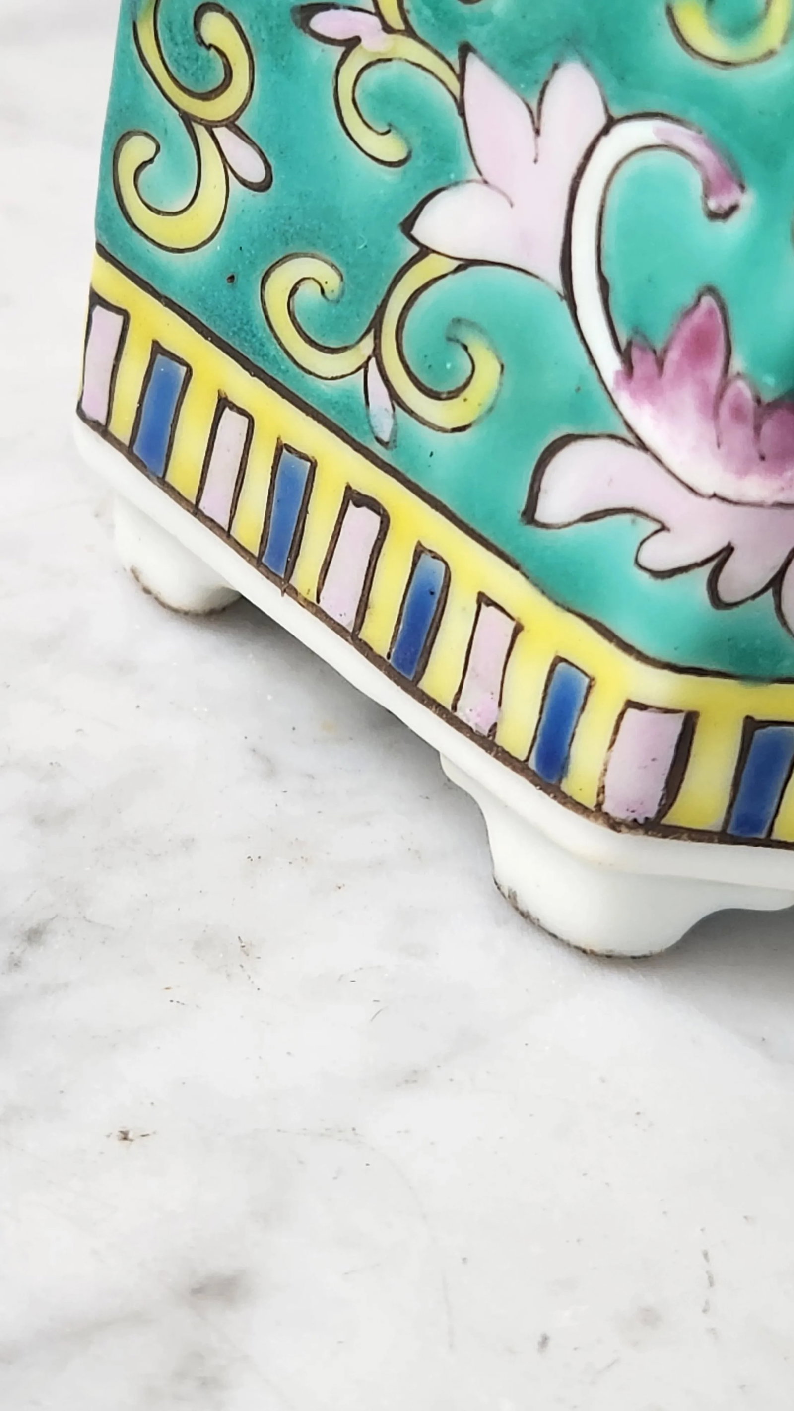 Vintage Chinese Porcelain Famille Verde Enamel Floral Motif Footed Tea Caddy - 9